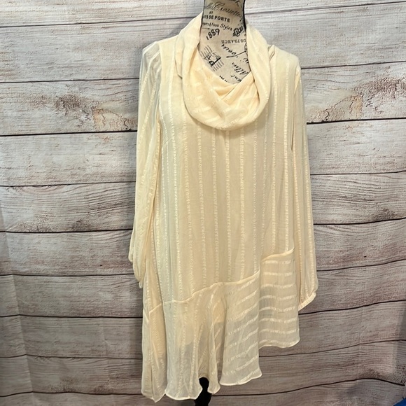 Soft Surroundings Neapolitan Top Tunic NWT Chiffon Layered Cowl Size Medium - Picture 2 of 12